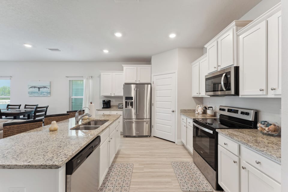 Main Kitchen: Stylish and functional kitchen featuring quality appliances 