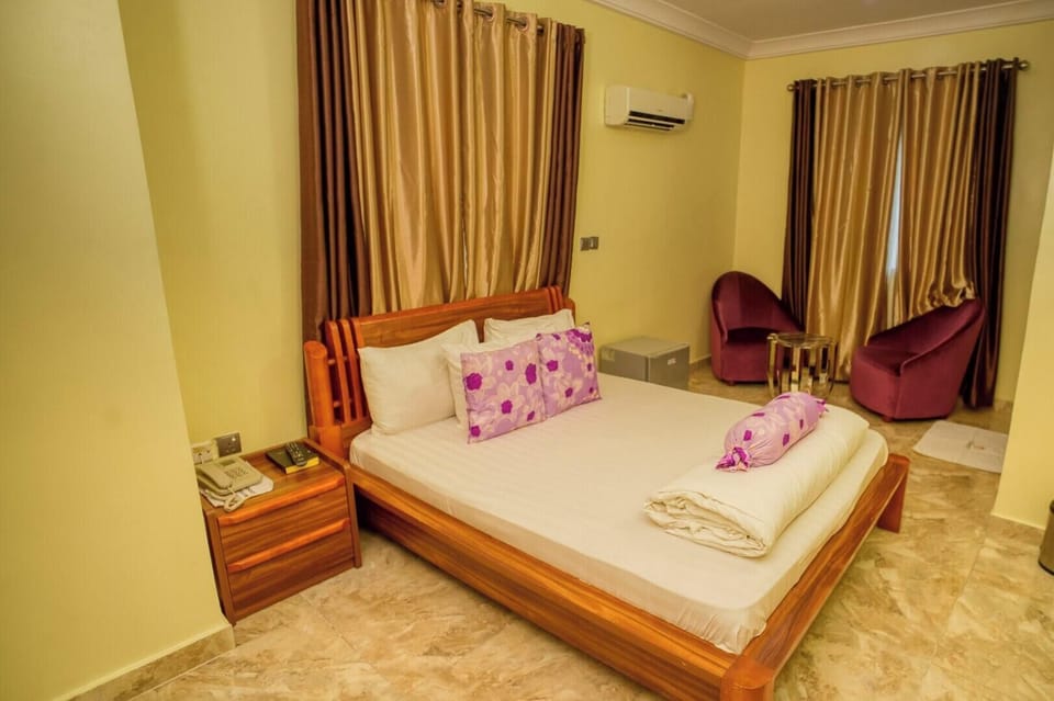 Comfort Room, Balcony, City View | Desk, laptop workspace, blackout drapes, soundproofing