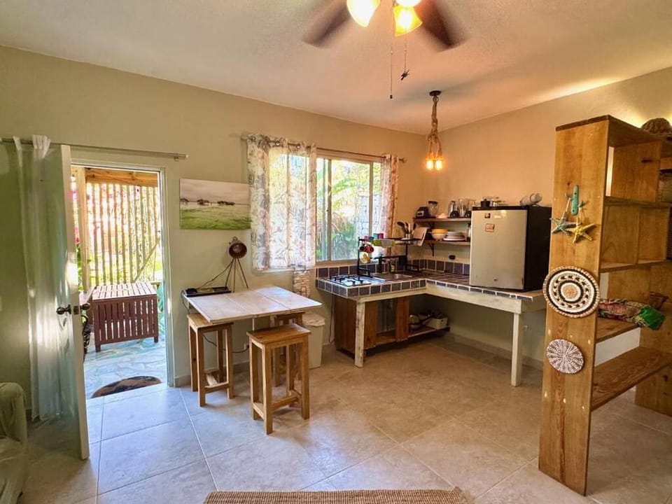 House, 3 Bedrooms | Private kitchen