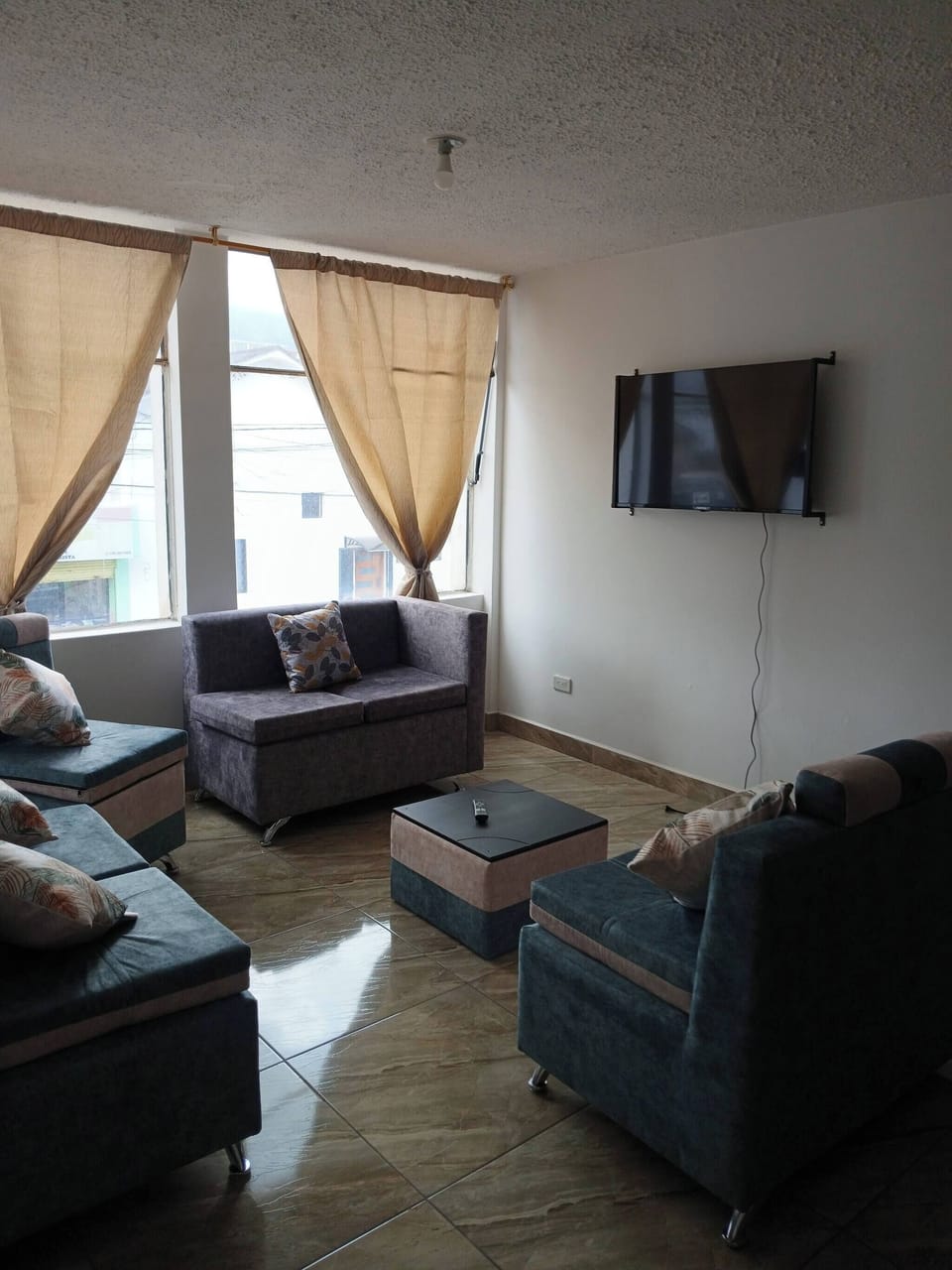 Condo, 1 Bedroom, Smoking | Living room