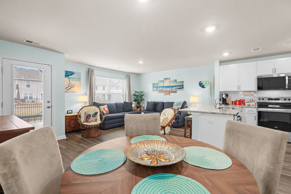 From pancake mornings to evening dinners, this dining space sets the scene perfectly!