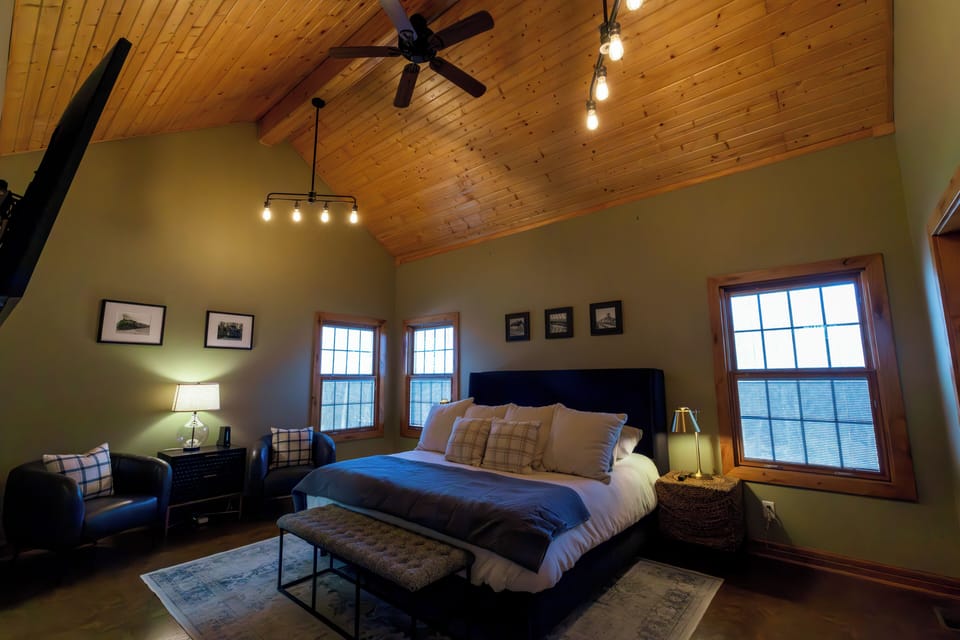 Comfort Suite | WiFi (free), individually decorated, individually furnished, bed sheets