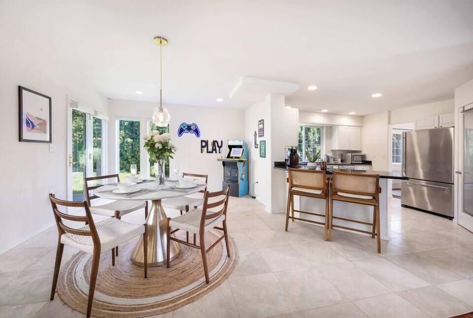 Gather, cook, and connect in this bright open-concept kitchen and dining area—ideal for shared meals, laughter, and effortless entertaining.