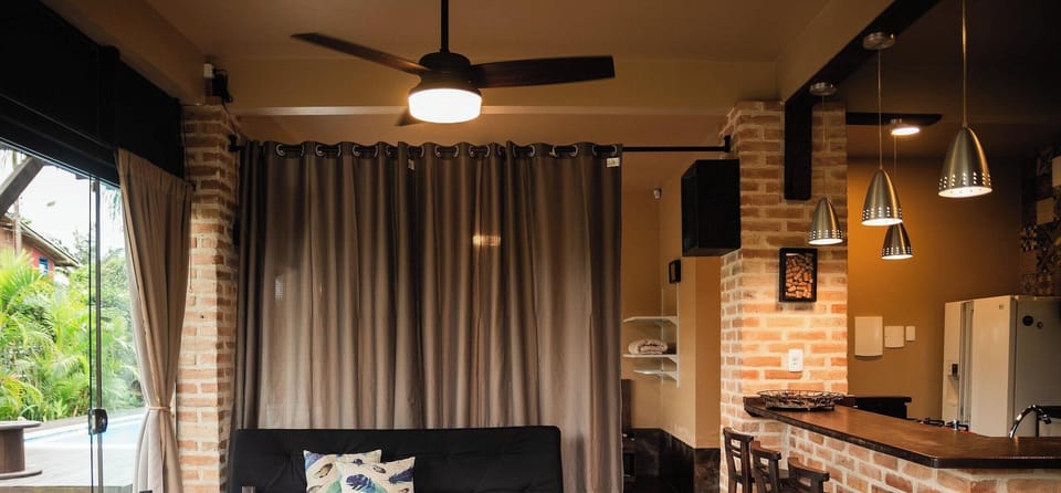 Luxury House, Pool Access, Lake View | Private kitchen | Fridge, microwave, cookware/dishes/utensils, dining tables