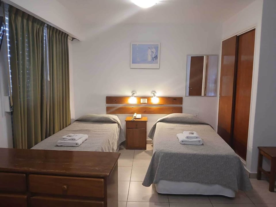 Basic Twin Room | In-room safe