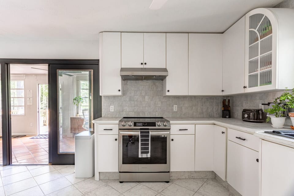 Monotoned kitchen with stainless steel appliances