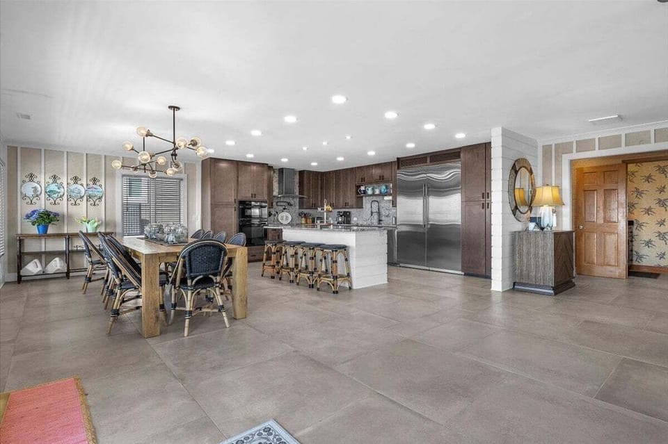 Kitchen & Dining Area