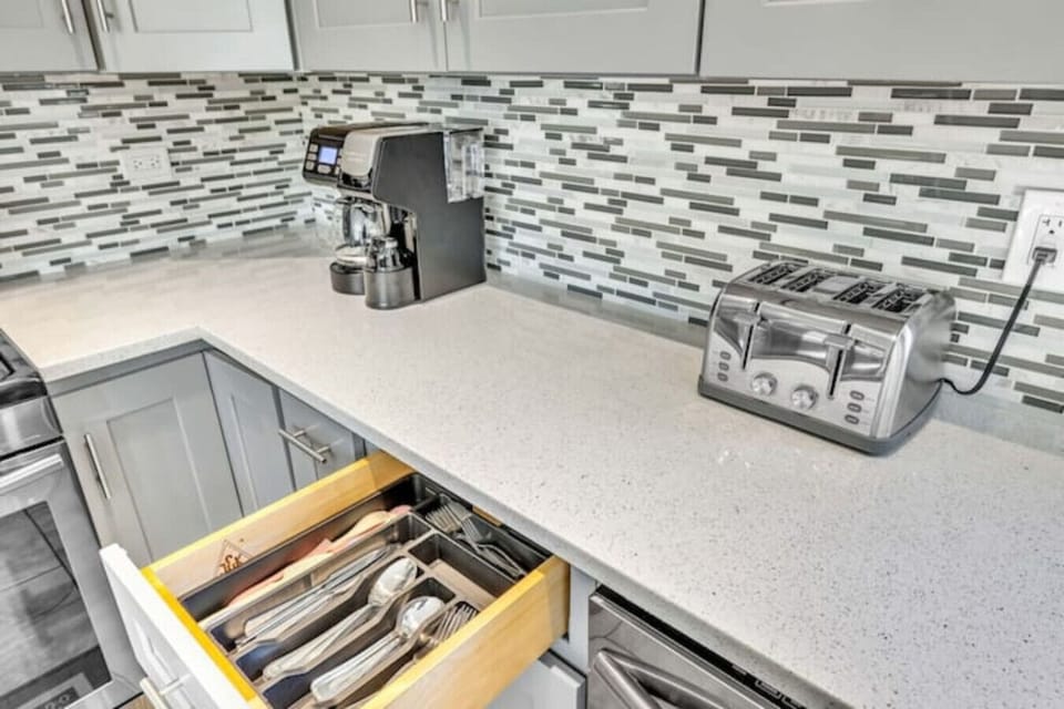 Coffee & Breakfast StationDedicated coffee station with coffee maker, toaster, and essentials to start your mornings right.Duo coffee maker