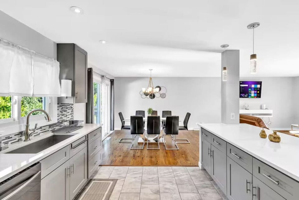 Well-designed combined area offering comfort, space, and practicality