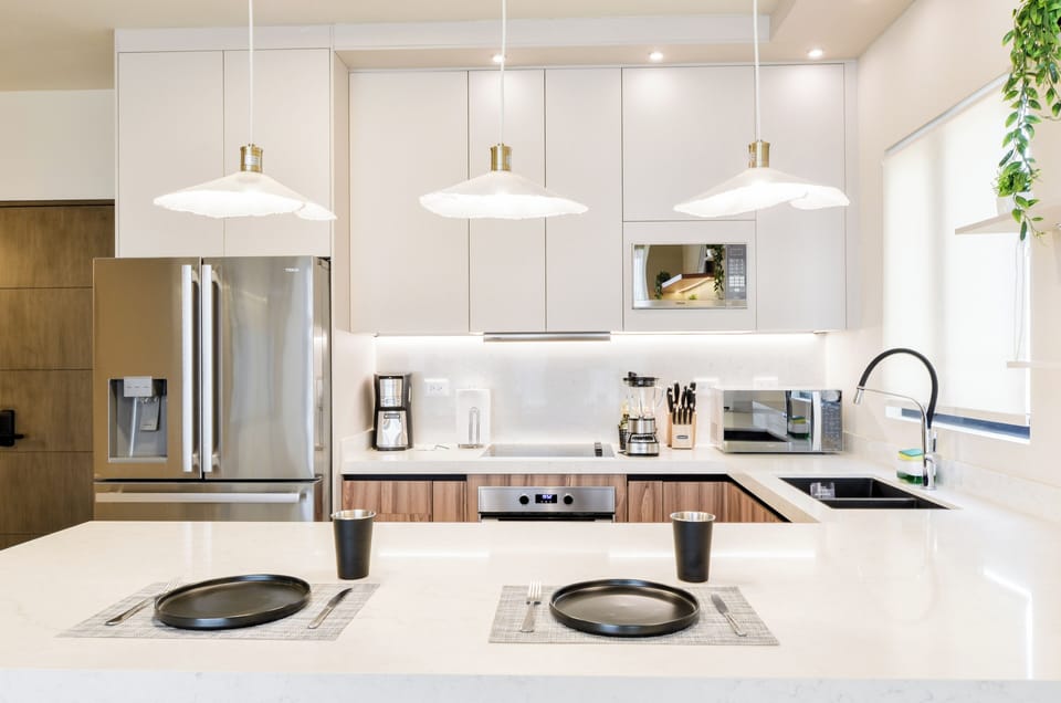 Deluxe Suite, City View | Private kitchen | Full-size fridge, microwave, stovetop, blender