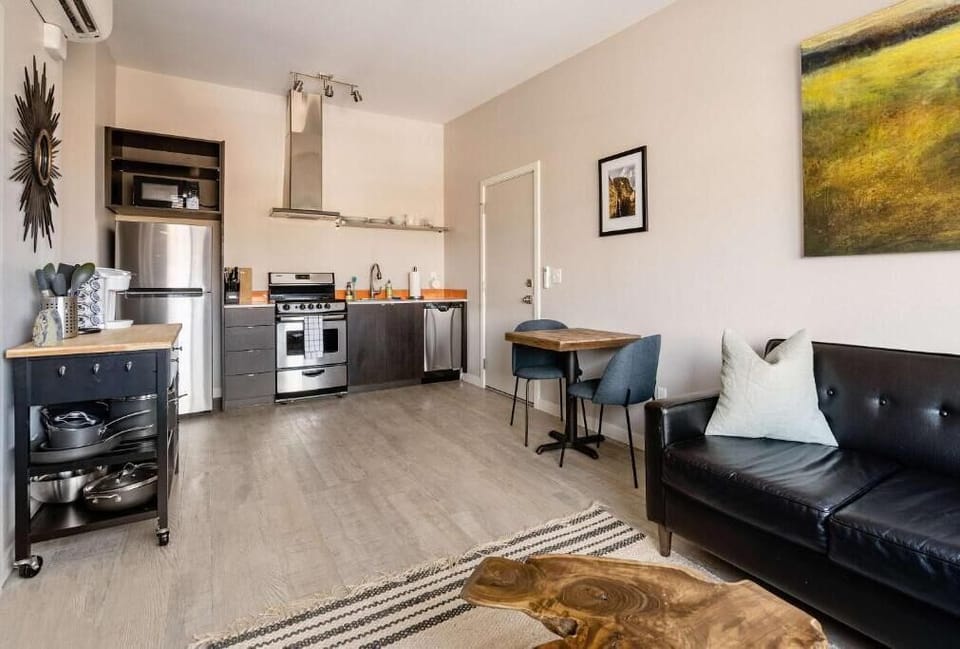Basic Apartment | Living area