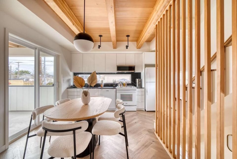 Deluxe Townhome, Patio | Private kitchen | Cookware/dishes/utensils