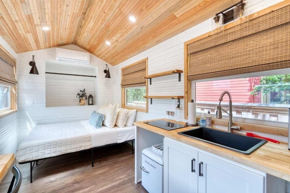 Suite | Private kitchen | Cookware/dishes/utensils