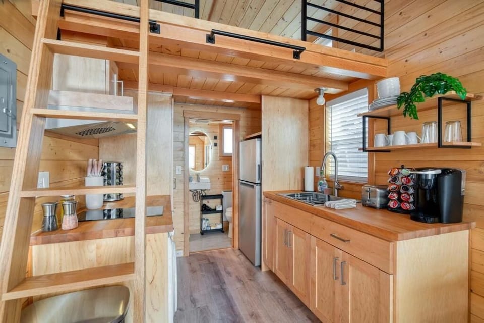 Studio | Private kitchen | Fridge, cookware/dishes/utensils