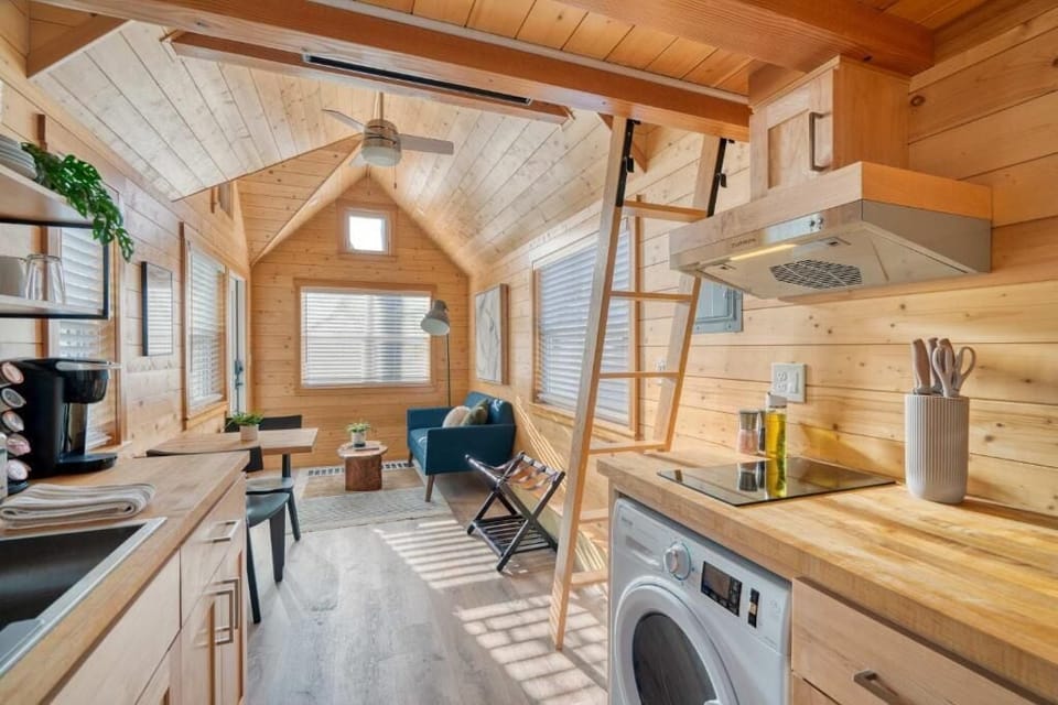 Studio | Private kitchen | Fridge, cookware/dishes/utensils