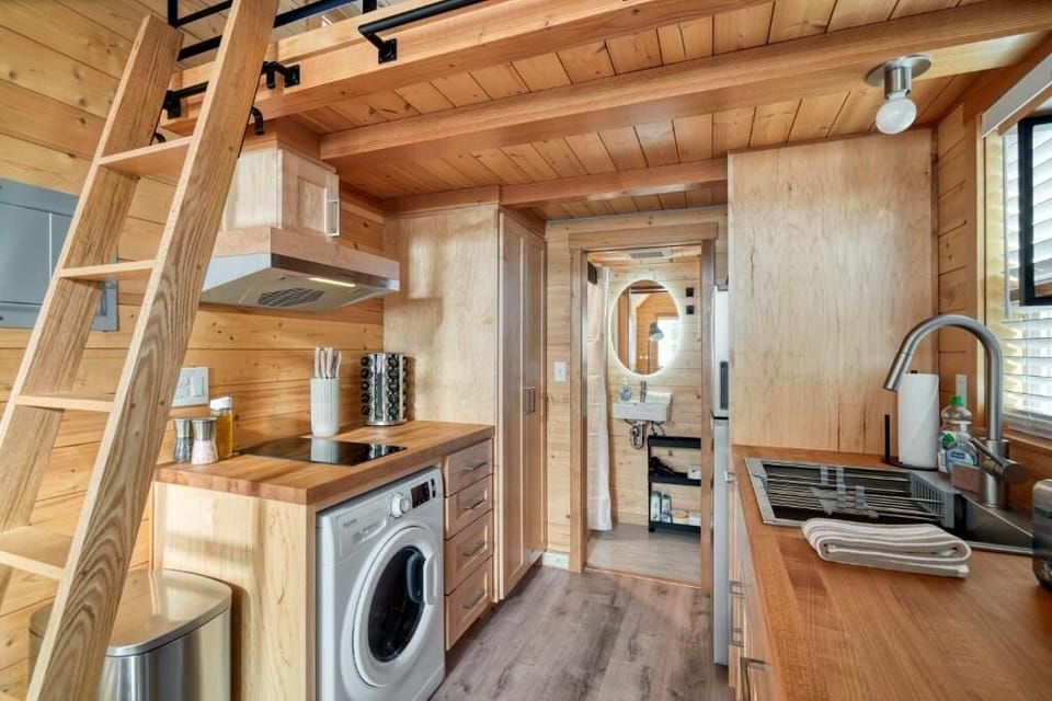 Studio | Private kitchen | Fridge, cookware/dishes/utensils