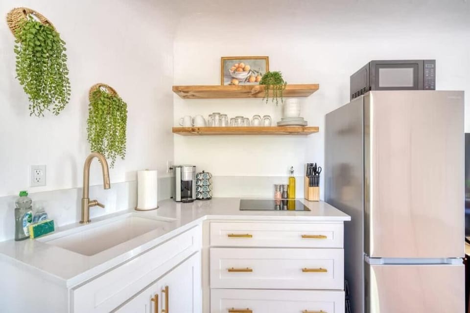 Studio | Private kitchen | Fridge, cookware/dishes/utensils