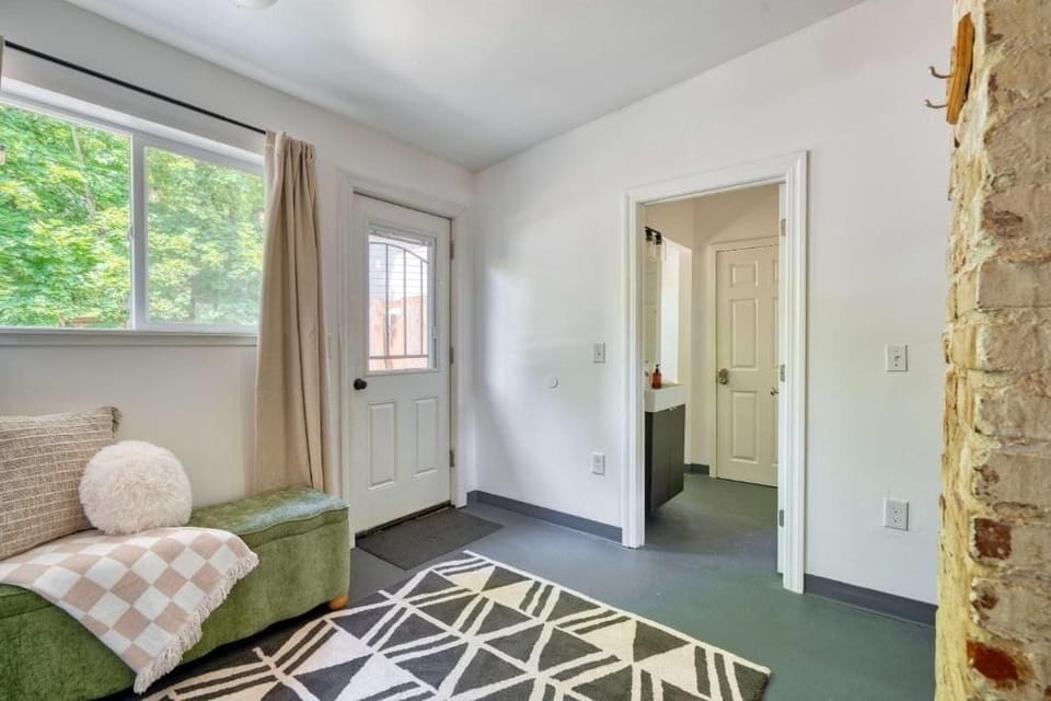 Deluxe Studio | Interior