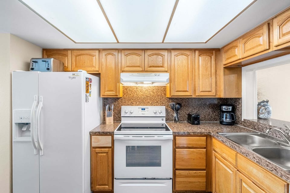 Fully equipped kitchen with everything you need to make your favorite homemade meals