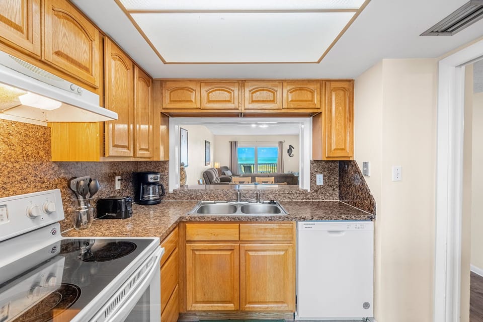 Fully equipped kitchen with everything you need