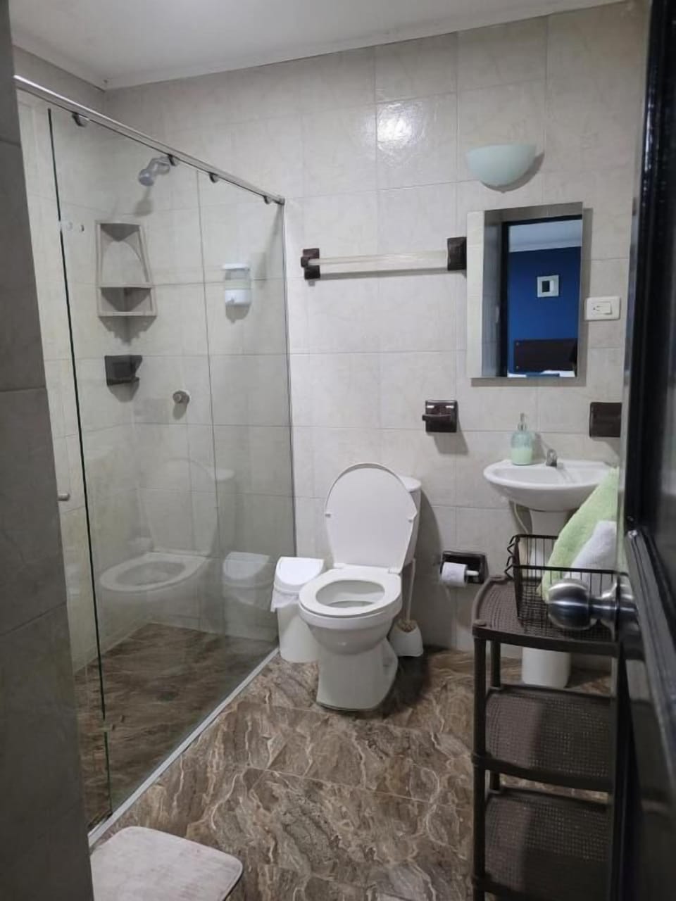 Shower, free toiletries, hair dryer, towels