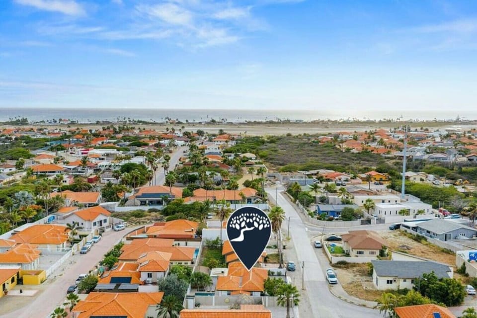 Located in a quiet residential area just a short drive from Aruba’s beaches, restaurants, and local attractions—easy to explore the island while enjoying a more relaxed stay.