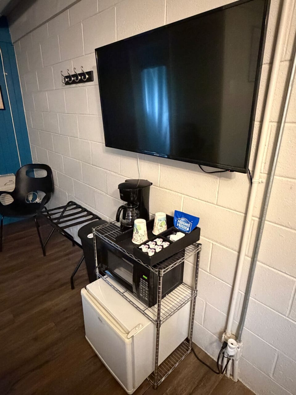 Smart TV, mini fridge, microwave and Keurig coffee station