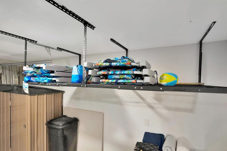 Pool amenities