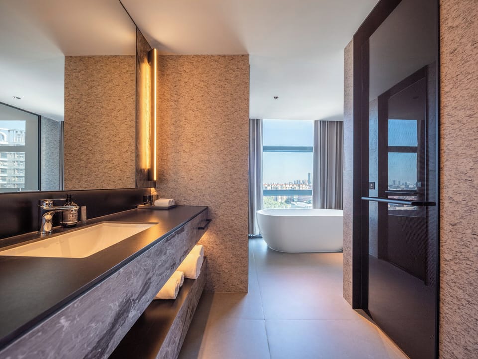 Executive Suite | Bathroom | Hair dryer, slippers, towels, shampoo