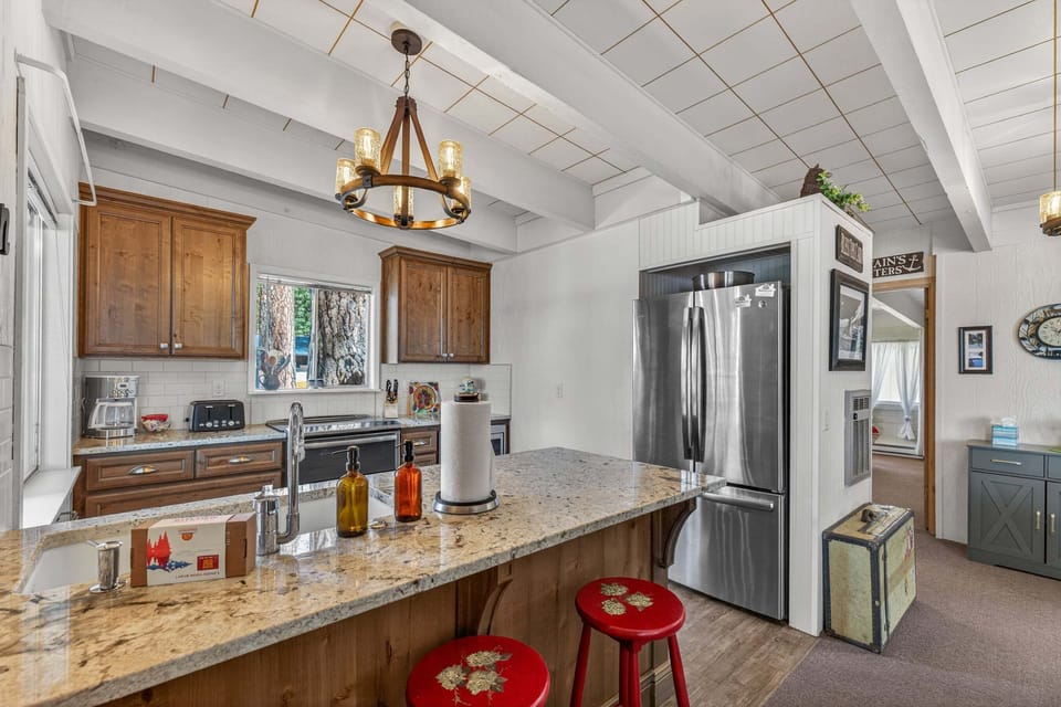 Kitchen island- lake views