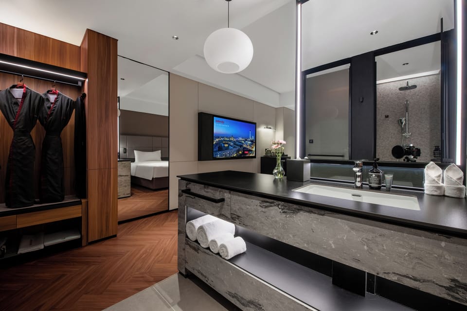 Superior Twin Room | Bathroom | Shower, hair dryer, slippers, towels