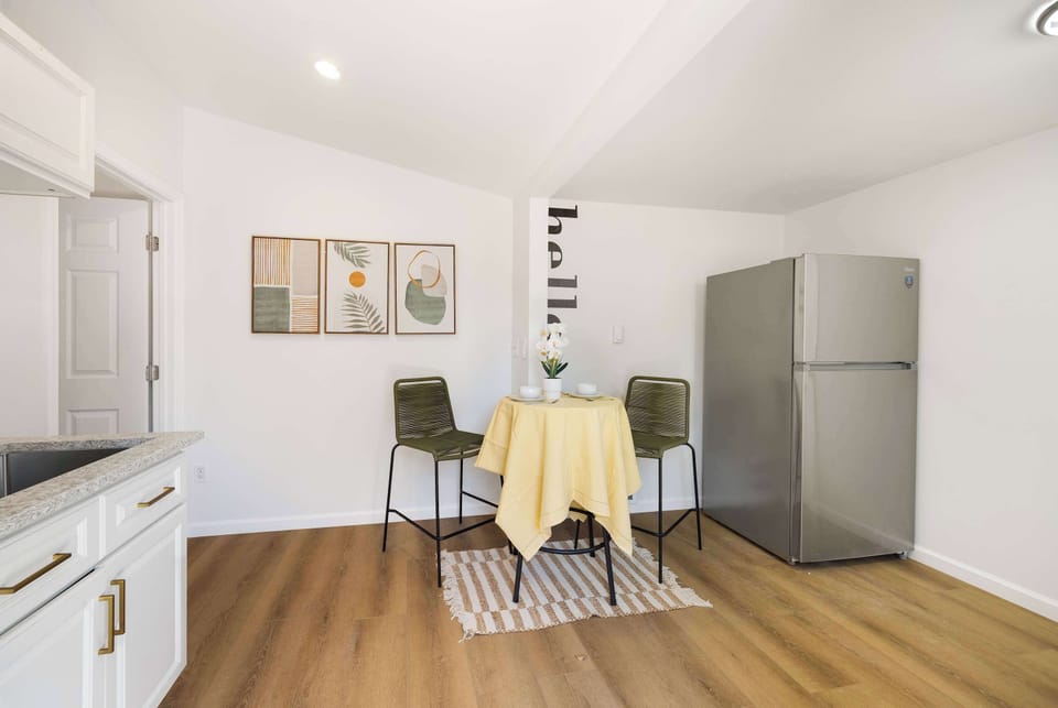 Open layout connecting the dining area and kitchenette for a comfortable, functional stay.
