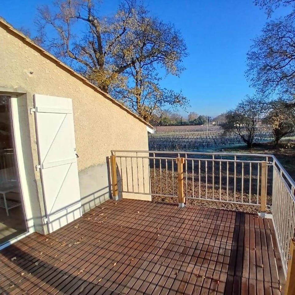 Terrasse - Grande Chambre Double Côté Vigne