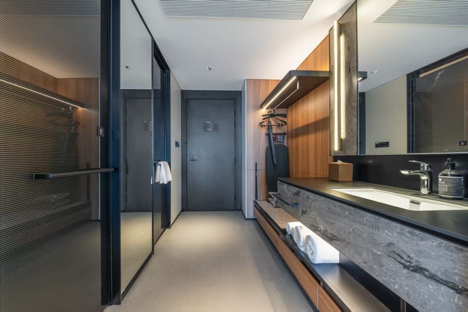 Classic Single Room | Minibar (free items), desk, laptop workspace, iron/ironing board