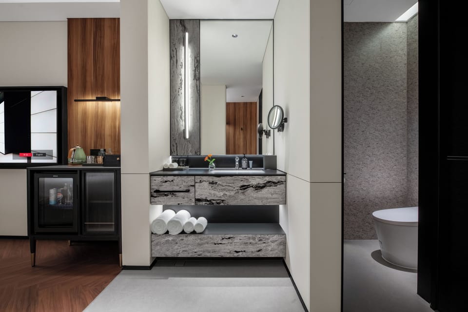 Basic Double Room, City View | Bathroom | Designer toiletries, hair dryer, bathrobes, towels