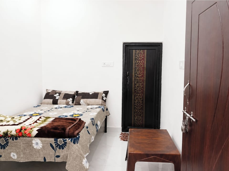 Deluxe Double Room | Hypo-allergenic bedding, desk, soundproofing, free WiFi
