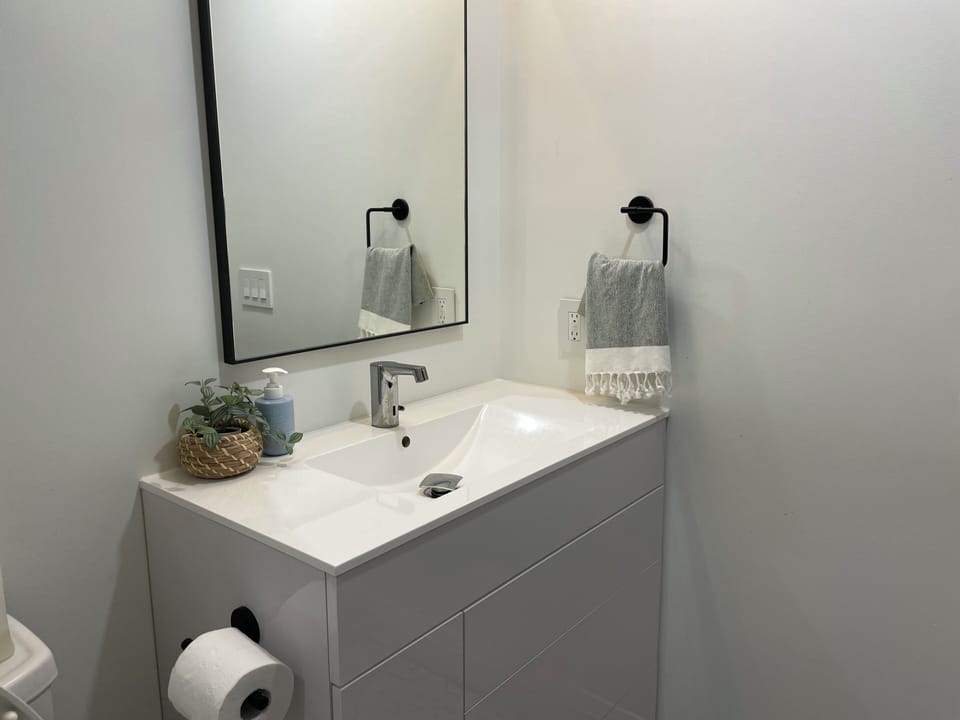 Family Single Room | Bathroom | Slippers