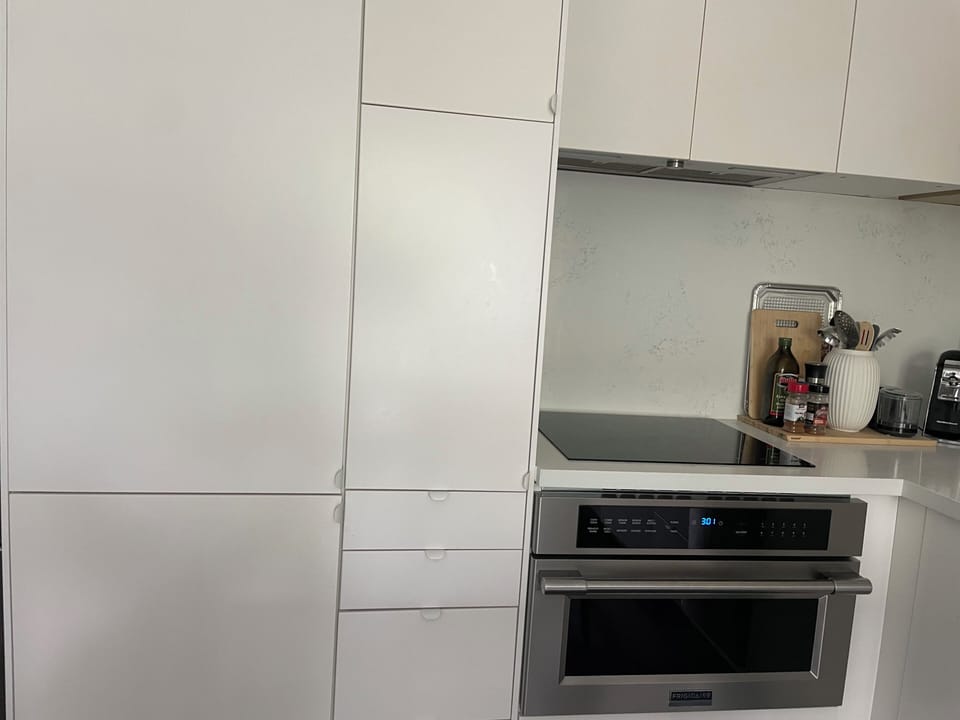 Luxury Room, City View | Private kitchen