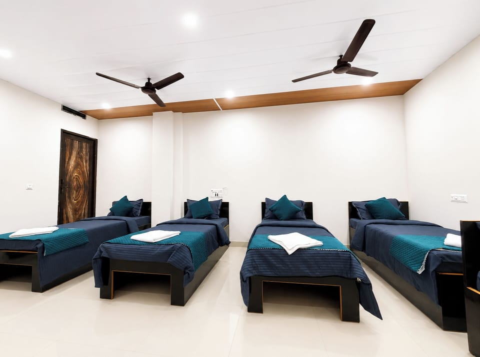 Economy Shared Dormitory, Air conditioning | Hypo-allergenic bedding, desk, soundproofing, free WiFi