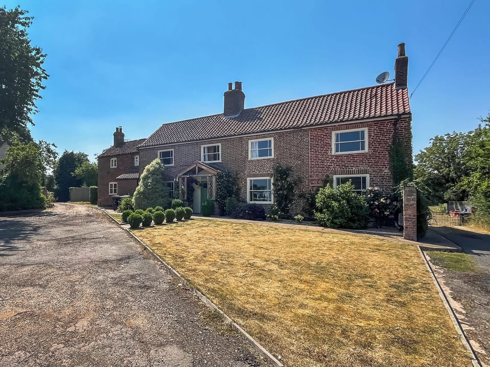 Exterior | Crown House, Alford, near Mablethorpe