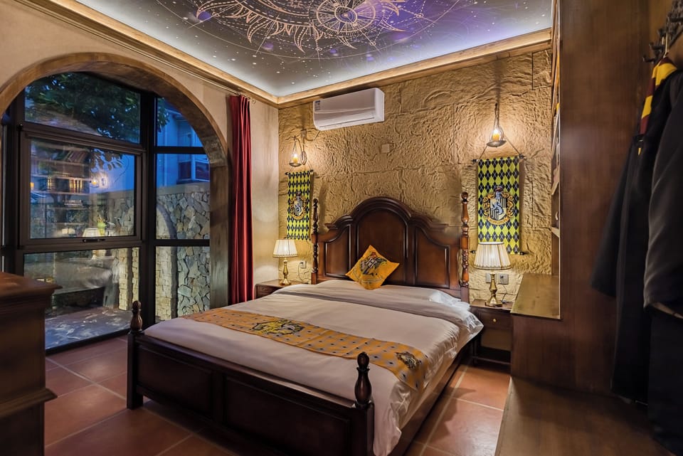 Standard Double Room | WiFi (free), individually decorated, bed sheets
