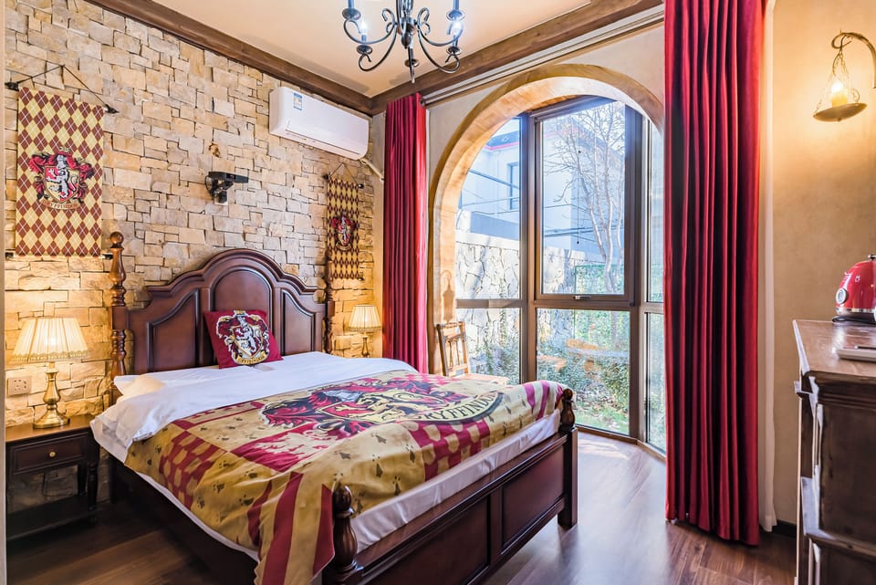 Double Room Single Use, Garden View | WiFi (free), individually decorated, bed sheets