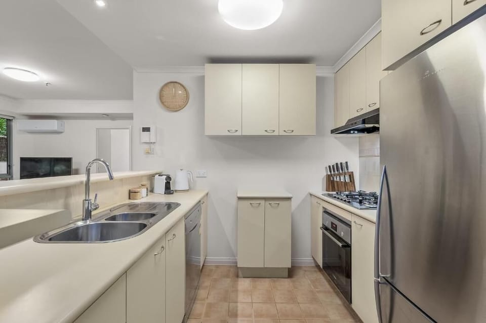 Classic Apartment, 3 Bedrooms, Patio | Private kitchen