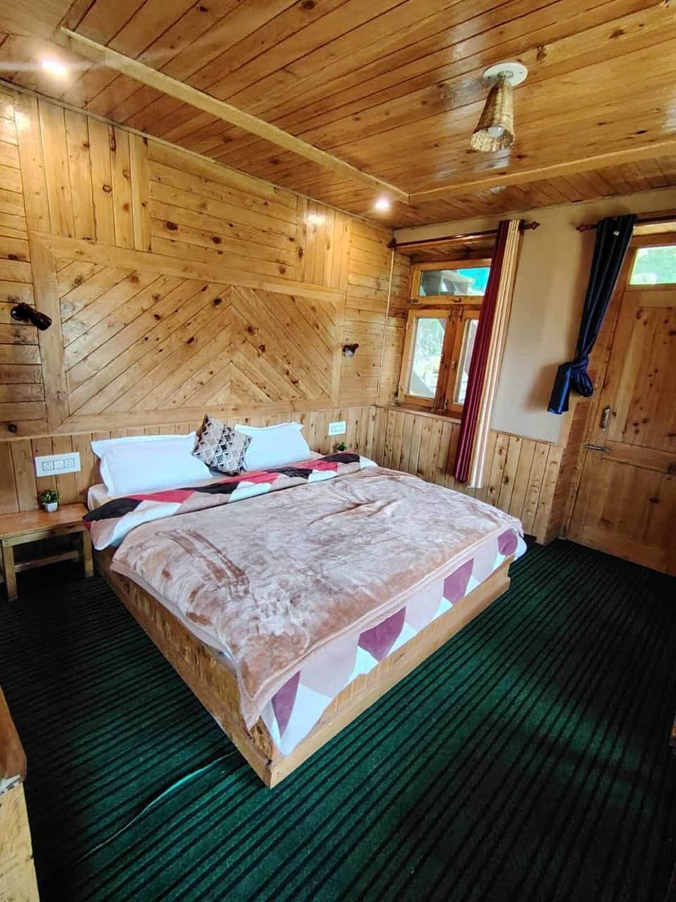 Deluxe Double Room, Valley View | Desk, laptop workspace