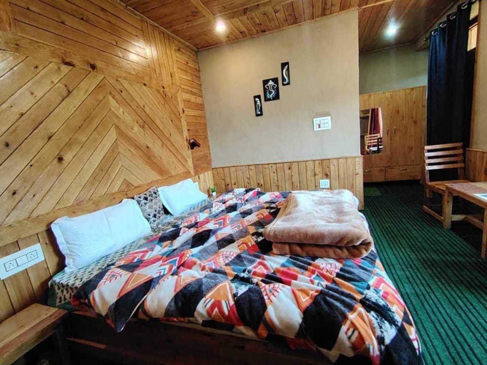 Deluxe Double Room | Desk, laptop workspace
