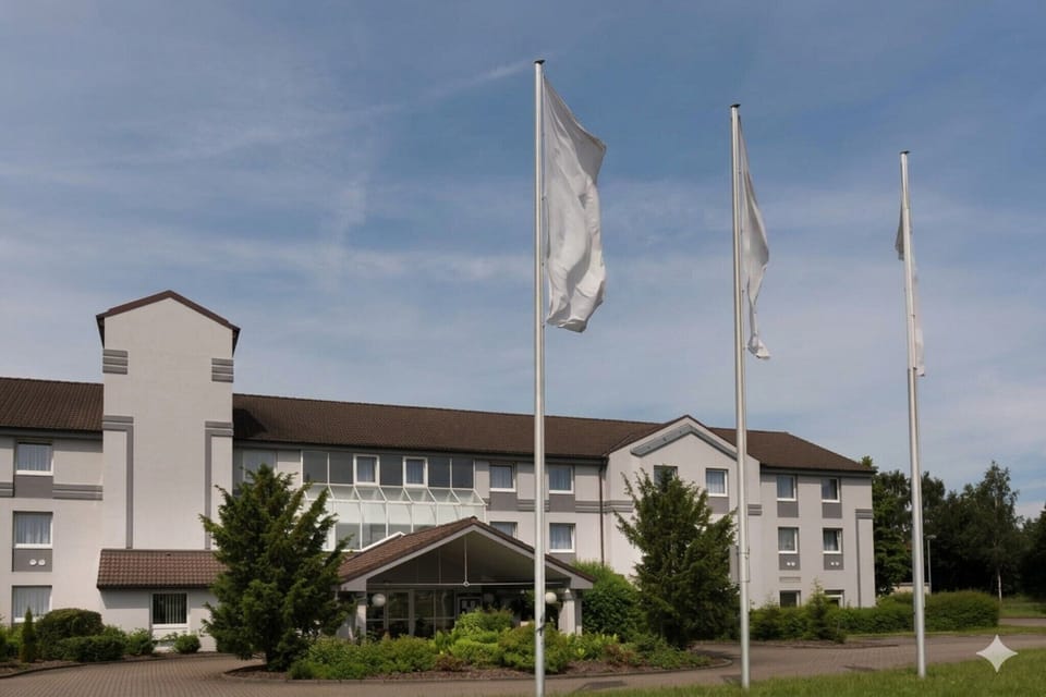 Hotel Exterior [summer]