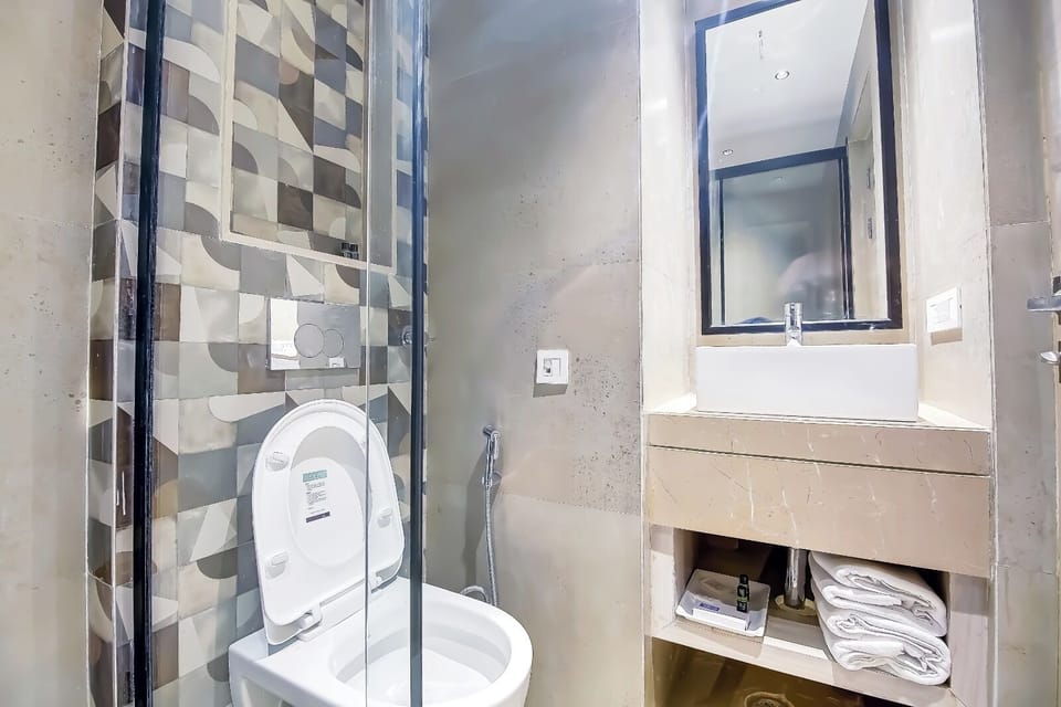 Deluxe Double Room, City View | Bathroom | Shower, free toiletries, hair dryer, towels