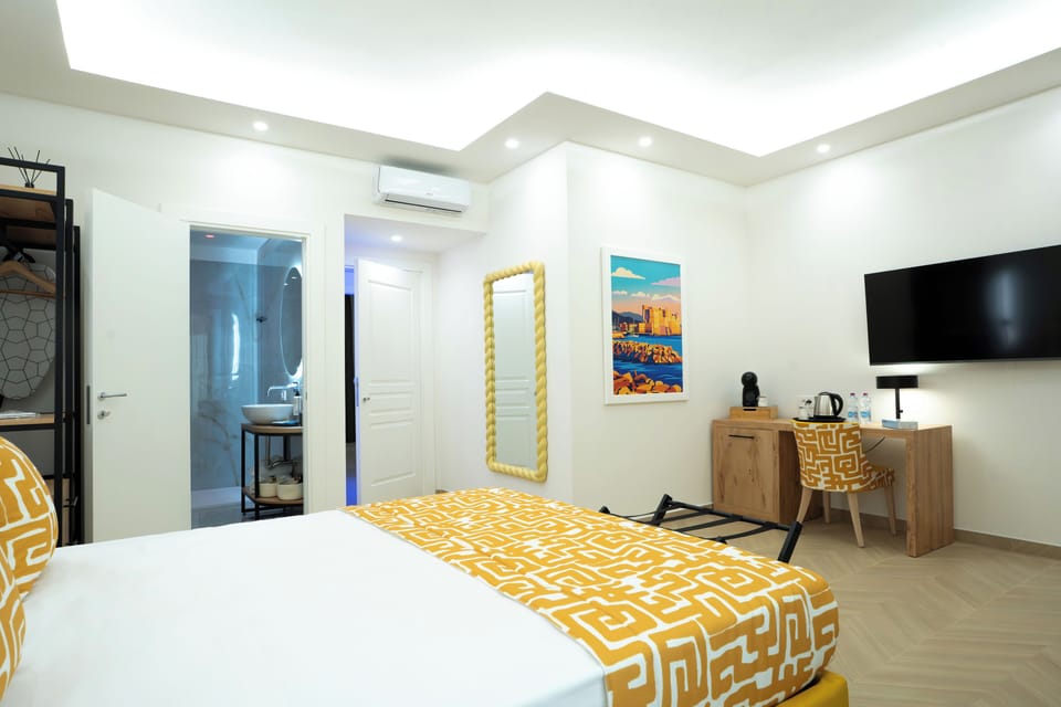 Deluxe Triple Room, 1 Queen Bed, Balcony, City View | Egyptian cotton sheets, premium bedding, down comforters, minibar