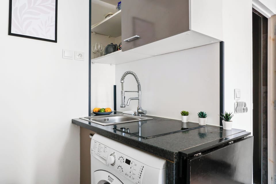 The kitchen is fully equipped to prepare a simple meal 