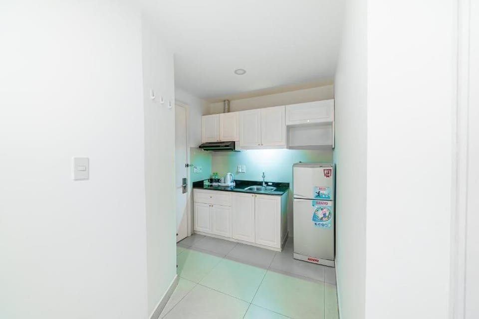 Deluxe Double Room, Balcony, City View | Private kitchen | Espresso maker, coffee/tea maker, electric kettle